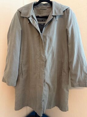 Light Olive Green Hooded Trench Coat by Fleet Street. Men Size M